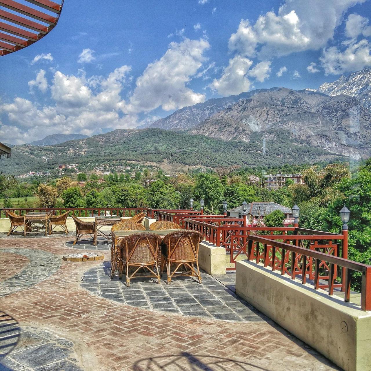 Blossoms Village Resort Dharamshala Eksteriør billede